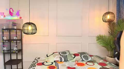 lUAN online show from 10-24-25, 08:05