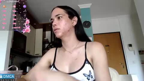 Snapshot of luara_ chatting on 06-15-26, 10:06 luara_ online show from 06-15-26, 10:06