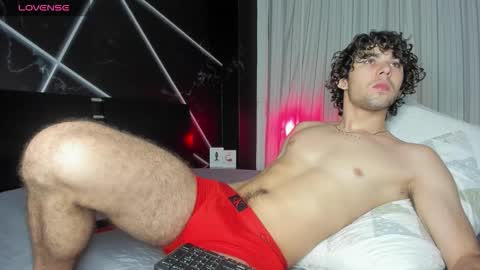 Snapshot of luca_ferrer_ chatting on 10-21-25, 02:23 Luca Ferrer online show from 10-21-25, 02:23