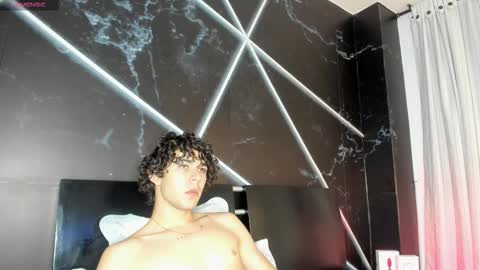 Snapshot of luca_ferrer_ chatting on 10-25-25, 01:57 Luca Ferrer online show from 10-25-25, 01:57