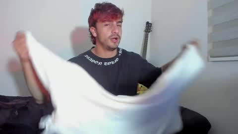 Snapshot of luca_santoro chatting on 03-26-26, 04:40 Luca online show from 03-26-26, 04:40