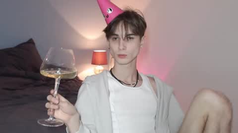 Snapshot of lucacharm chatting on 01-19-25, 09:02 lucacharm online show from 01-19-25, 09:02