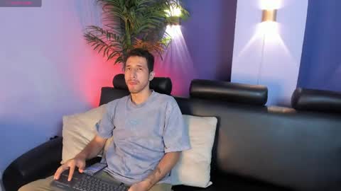 Lucas online show from 04-12-26, 03:55