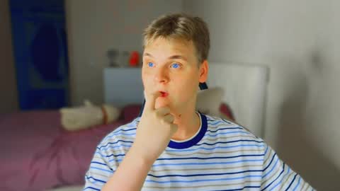 Snapshot of lucas_dany chatting on 05-24-26, 10:15 Lucas Gill online show from 05-24-26, 10:15