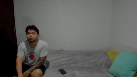 lucas_estrada1 online show from 04-03-26, 03:37