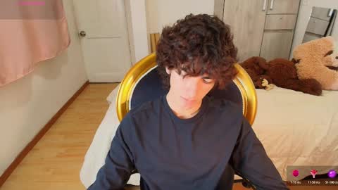 lucas_xo online show from 11-22-25, 01:48