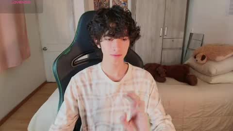 Snapshot of lucas_xo chatting on 04-29-26, 02:26 lucas_xo online show from 04-29-26, 02:26