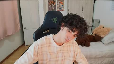 Snapshot of lucas_xo chatting on 05-11-26, 11:46 lucas_xo online show from 05-11-26, 11:46