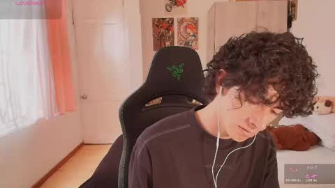 Snapshot of lucas_xo chatting on 05-19-26, 08:15 lucas_xo online show from 05-19-26, 08:15