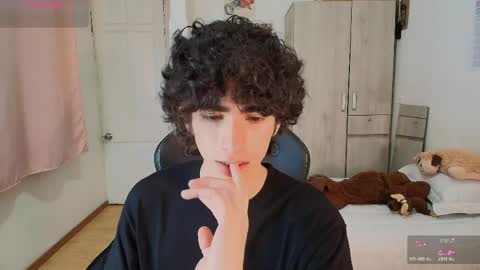 Snapshot of lucas_xo chatting on 05-21-26, 03:35 lucas_xo online show from 05-21-26, 03:35