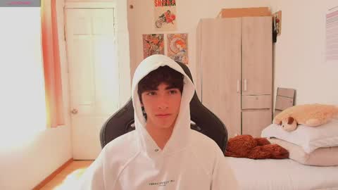 Snapshot of lucas_xo chatting on 05-27-26, 06:16 lucas_xo online show from 05-27-26, 06:16