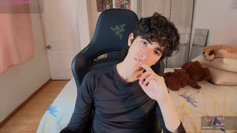 Snapshot of lucas_xo chatting on 05-30-26, 10:29 lucas_xo online show from 05-30-26, 10:29