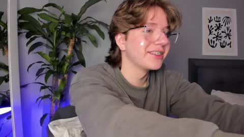 Snapshot of lucass_morales chatting on 05-19-26, 01:39 Lucas Morales online show from 05-19-26, 01:39