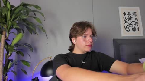 Snapshot of lucass_morales chatting on 05-30-26, 02:36 Lucas Morales online show from 05-30-26, 02:36