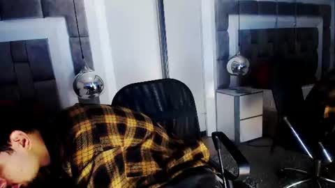 Snapshot of lucasthomson_ chatting on 06-18-26, 04:02 lucasthomson_ online show from 06-18-26, 04:02