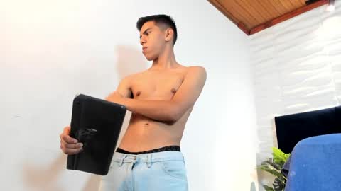 Snapshot of lucca_moreti chatting on 05-20-26, 03:45 Lucca Moreti online show from 05-20-26, 03:45