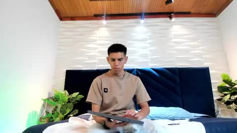 Snapshot of lucca_moreti chatting on 06-17-26, 03:42 Lucca Moreti online show from 06-17-26, 03:42