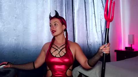Snapshot of luccycollins_ chatting on 05-21-26, 02:46 Luccy online show from 05-21-26, 02:46