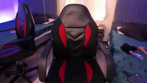 Lucero  online show from 10-31-25, 05:08