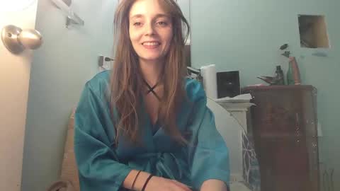Snapshot of luci_layne chatting on 02-16-25, 02:53 Luci Layne online show from 02-16-25, 02:53