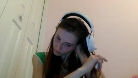 Snapshot of luci_layne chatting on 06-17-26, 07:59 Luci Layne online show from 06-17-26, 07:59