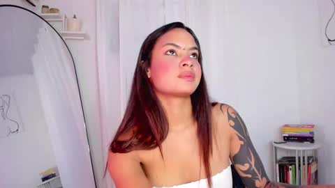 Lucia online show from 02-21-25, 04:05