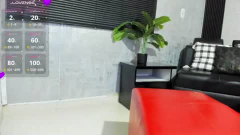 Snapshot of lucia_oregon chatting on 07-12-26, 01:02 L U C I A online show from 07-12-26, 01:02
