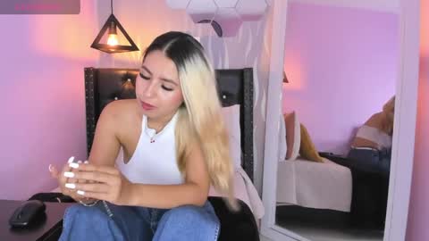 Snapshot of lucia_rios chatting on 06-01-26, 07:15 Lucia online show from 06-01-26, 07:15