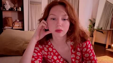 Snapshot of luciacoy chatting on 09-20-25, 04:08 Lucia online show from 09-20-25, 04:08