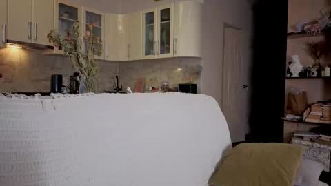 Snapshot of luciacoy chatting on 10-04-25, 03:21 Lucia online show from 10-04-25, 03:21