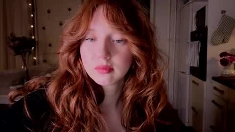 Snapshot of luciacoy chatting on 12-18-25, 06:14 Lucia online show from 12-18-25, 06:14