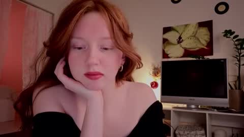 Snapshot of luciacoy chatting on 02-20-26, 06:30 Lucia online show from 02-20-26, 06:30