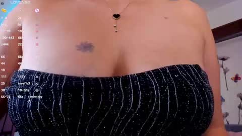 Snapshot of luciamature_ chatting on 10-02-25, 07:43 Lucia online show from 10-02-25, 07:43