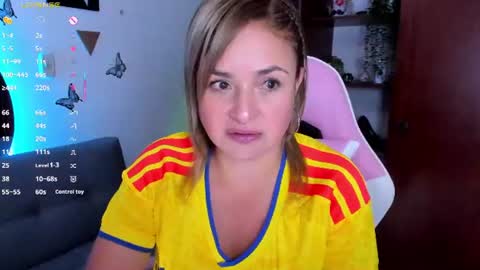 Snapshot of luciamature_ chatting on 06-17-26, 07:15 Lucia online show from 06-17-26, 07:15