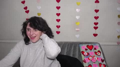 Snapshot of luciami chatting on 02-14-25, 04:15 LuciaMi online show from 02-14-25, 04:15