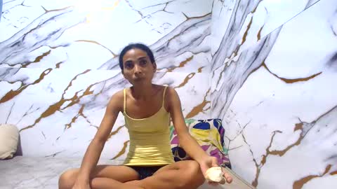 Snapshot of luciana_daza chatting on 05-23-26, 08:24 Luciana online show from 05-23-26, 08:24