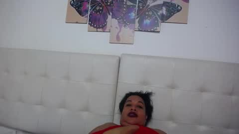 Snapshot of luciana_milf1 chatting on 12-20-24, 05:51 Luciana online show from 12-20-24, 05:51