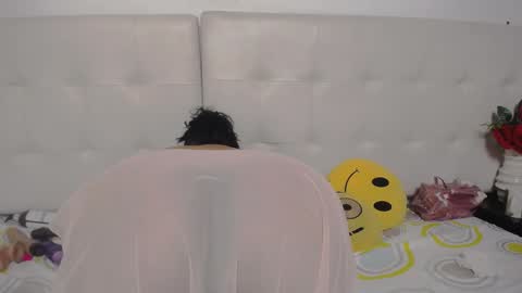 Snapshot of luciana_milf1 chatting on 01-22-25, 02:03 Luciana online show from 01-22-25, 02:03