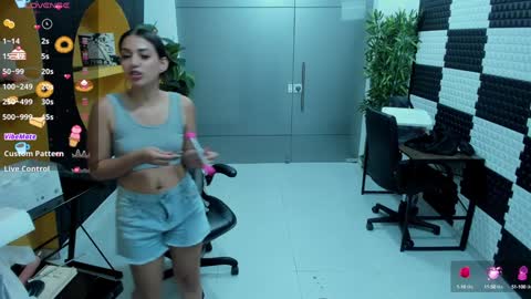 Snapshot of lucianacarter chatting on 02-08-25, 10:29 online show from 02-08-25, 10:29