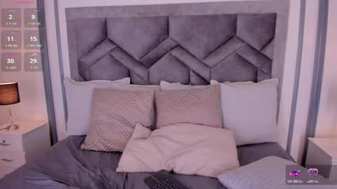    online show from 11-12-25, 08:08