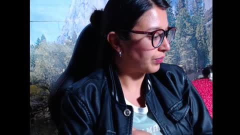 Snapshot of lucianahalen chatting on 10-18-25, 07:09 Lucy online show from 10-18-25, 07:09