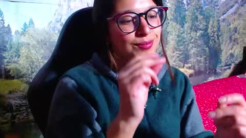 Snapshot of lucianahalen chatting on 11-05-25, 04:01 Lucy online show from 11-05-25, 04:01