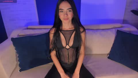 Snapshot of lucianamiller_ chatting on 01-11-25, 01:27 Luciana Miller online show from 01-11-25, 01:27