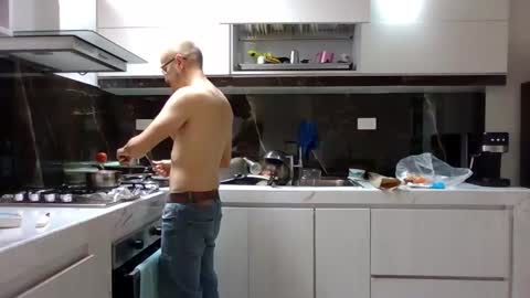 Snapshot of lucianneo chatting on 11-28-25, 03:36 LucianNeo online show from 11-28-25, 03:36