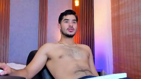 Snapshot of luciano_vitale_ chatting on 06-26-26, 01:04 Luciano online show from 06-26-26, 01:04