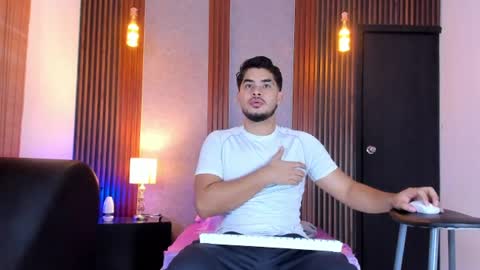 Snapshot of luciano_vitale_ chatting on 07-13-26, 12:52 Luciano online show from 07-13-26, 12:52