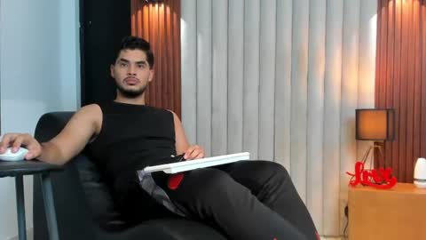 Snapshot of luciano_vitale_ chatting on 07-16-26, 06:36 Luciano online show from 07-16-26, 06:36