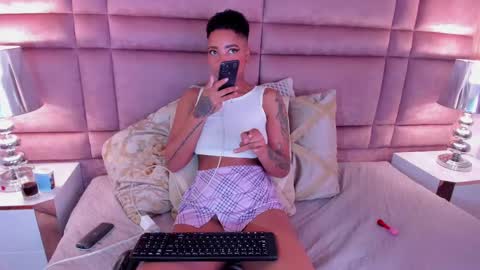  lucia wallace  online show from 02-11-25, 01:31