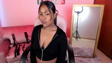 Snapshot of lucie_harper chatting on 10-01-25, 08:48 online show from 10-01-25, 08:48