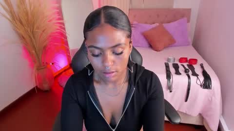 Snapshot of lucie_harper chatting on 10-14-25, 08:42 online show from 10-14-25, 08:42